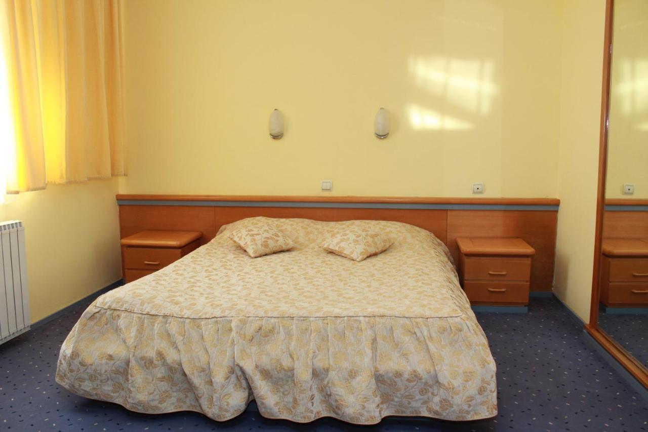 Hotel Prezident Palic Bagian luar foto