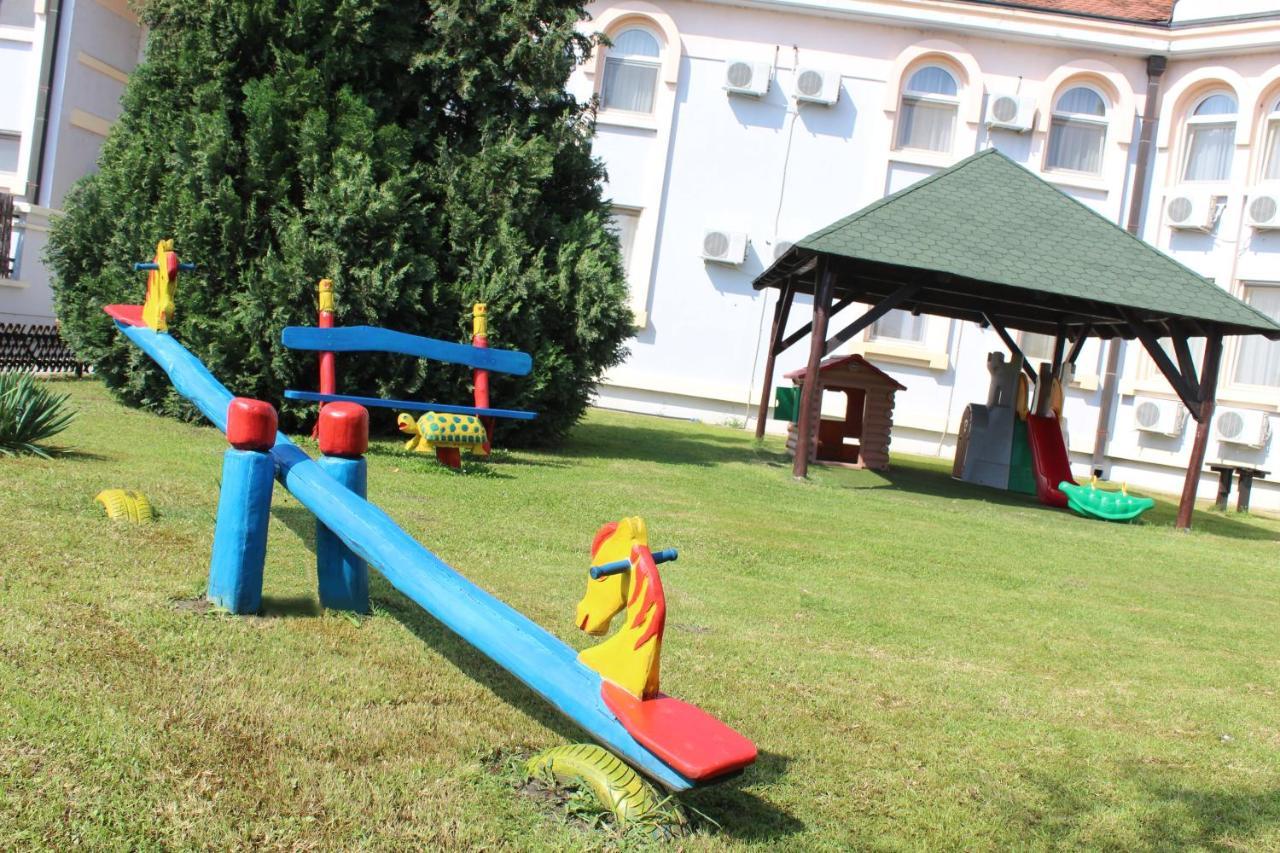 Hotel Prezident Palic Bagian luar foto