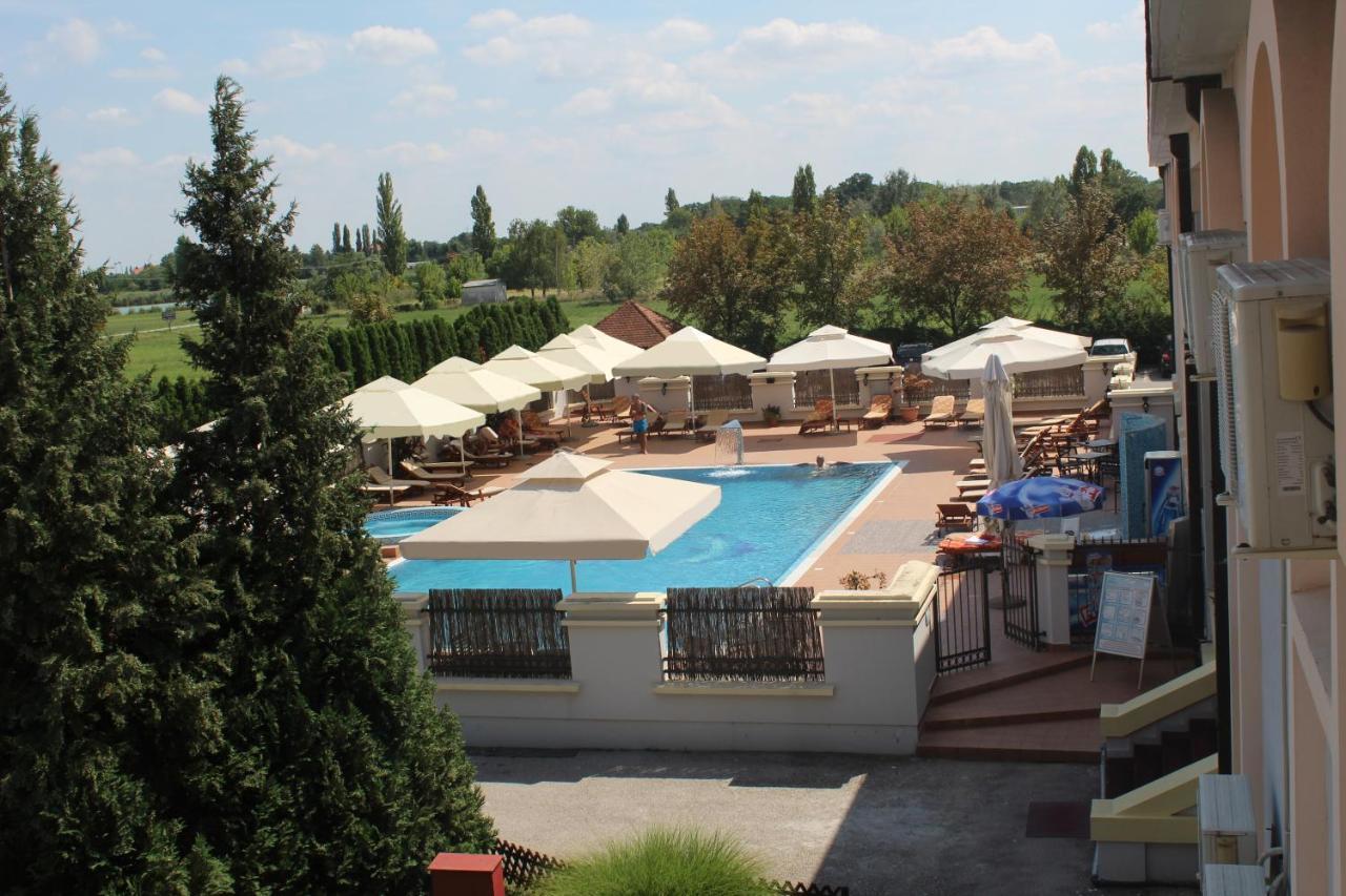 Hotel Prezident Palic Bagian luar foto